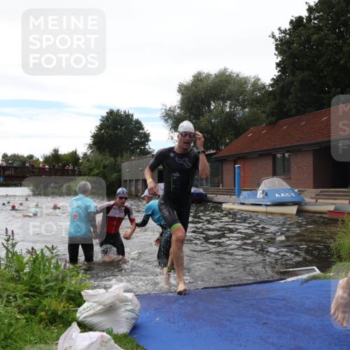 31.08.2025 - Elbe Triathlon Hamburg Luisa Fischer http://msf.ph/oto/8679763 31.08.2025 14:04:09 Schwimmen 144, 145, 147, 151, 162, 164 meine-sportfotos.de