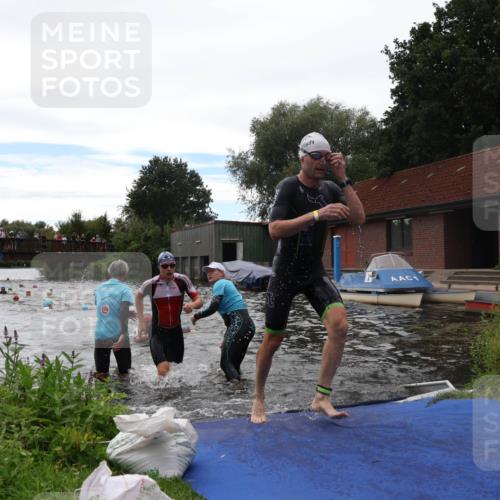 31.08.2025 - Elbe Triathlon Hamburg Luisa Fischer http://msf.ph/oto/8679764 31.08.2025 14:04:09 Schwimmen 144, 145, 147, 151, 162, 164 meine-sportfotos.de