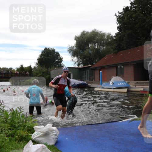 31.08.2025 - Elbe Triathlon Hamburg Luisa Fischer http://msf.ph/oto/8679767 31.08.2025 14:04:10 Schwimmen 144, 145, 151, 162, 164 meine-sportfotos.de