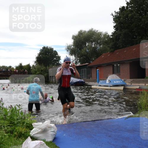 31.08.2025 - Elbe Triathlon Hamburg Luisa Fischer http://msf.ph/oto/8679769 31.08.2025 14:04:10 Schwimmen 144, 145, 151, 162, 164 meine-sportfotos.de