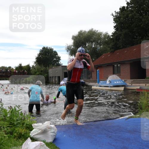 31.08.2025 - Elbe Triathlon Hamburg Luisa Fischer http://msf.ph/oto/8679771 31.08.2025 14:04:11 Schwimmen 144, 145, 151, 162, 164 meine-sportfotos.de