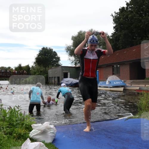 31.08.2025 - Elbe Triathlon Hamburg Luisa Fischer http://msf.ph/oto/8679773 31.08.2025 14:04:11 Schwimmen 144, 145, 151, 162, 164 meine-sportfotos.de
