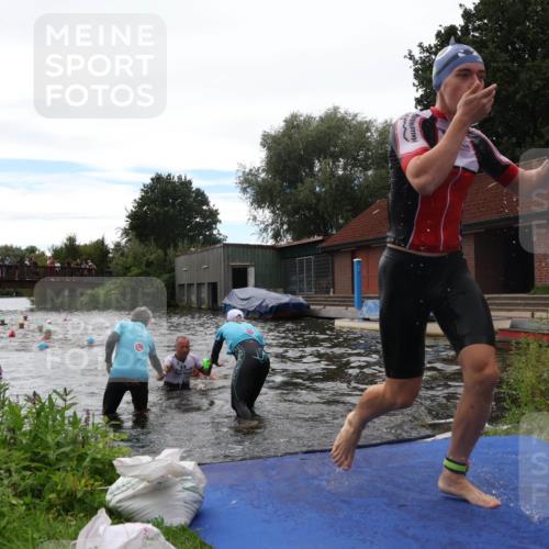 31.08.2025 - Elbe Triathlon Hamburg Luisa Fischer http://msf.ph/oto/8679775 31.08.2025 14:04:11 Schwimmen 144, 145, 151, 162, 164 meine-sportfotos.de