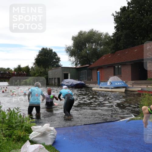 31.08.2025 - Elbe Triathlon Hamburg Luisa Fischer http://msf.ph/oto/8679777 31.08.2025 14:04:12 Schwimmen 144, 145, 151, 162, 164 meine-sportfotos.de
