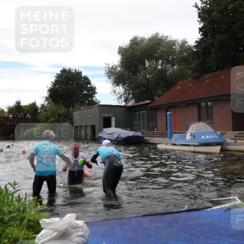 31.08.2025 - Elbe Triathlon Hamburg Luisa Fischer http://msf.ph/oto/8679779 31.08.2025 14:04:12 Schwimmen 144, 145, 151, 162, 164 meine-sportfotos.de