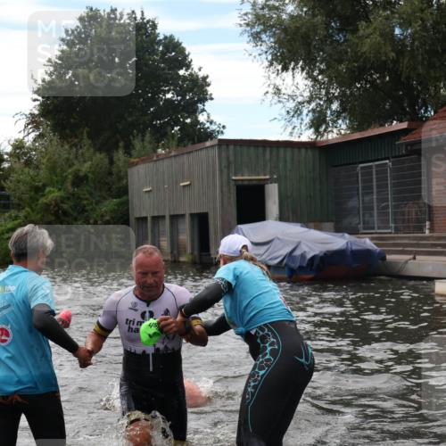 31.08.2025 - Elbe Triathlon Hamburg Luisa Fischer http://msf.ph/oto/8679782 31.08.2025 14:04:13 Schwimmen 144, 151, 162, 164 meine-sportfotos.de