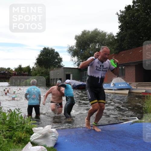 31.08.2025 - Elbe Triathlon Hamburg Luisa Fischer http://msf.ph/oto/8679797 31.08.2025 14:04:15 Schwimmen 151, 162, 164 meine-sportfotos.de