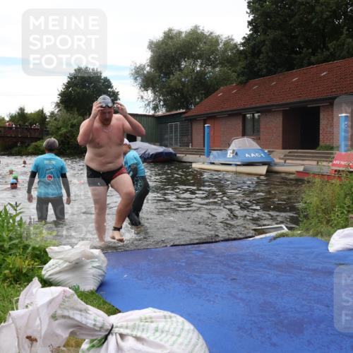 31.08.2025 - Elbe Triathlon Hamburg Luisa Fischer http://msf.ph/oto/8679799 31.08.2025 14:04:17 Schwimmen 121, 151, 164 meine-sportfotos.de