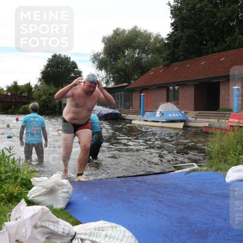 31.08.2025 - Elbe Triathlon Hamburg Luisa Fischer http://msf.ph/oto/8679801 31.08.2025 14:04:17 Schwimmen 121, 151, 164 meine-sportfotos.de
