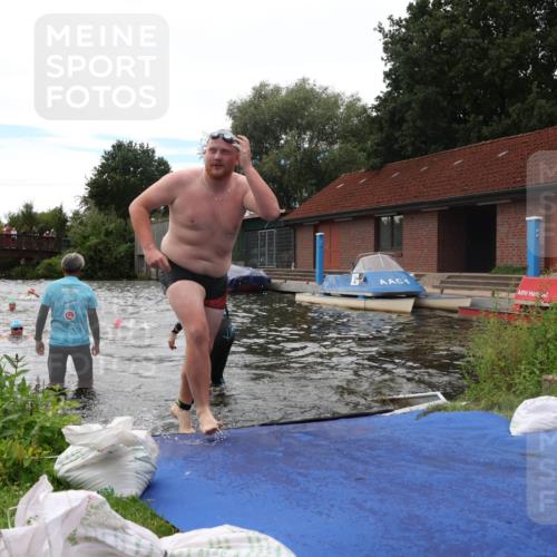 31.08.2025 - Elbe Triathlon Hamburg Luisa Fischer http://msf.ph/oto/8679802 31.08.2025 14:04:18 Schwimmen 121, 151, 164 meine-sportfotos.de