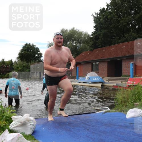 31.08.2025 - Elbe Triathlon Hamburg Luisa Fischer http://msf.ph/oto/8679805 31.08.2025 14:04:18 Schwimmen 121, 151, 164 meine-sportfotos.de
