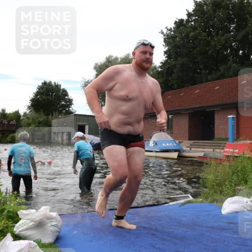 31.08.2025 - Elbe Triathlon Hamburg Luisa Fischer http://msf.ph/oto/8679807 31.08.2025 14:04:18 Schwimmen 121, 151, 164 meine-sportfotos.de