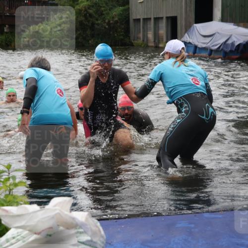 31.08.2025 - Elbe Triathlon Hamburg Luisa Fischer http://msf.ph/oto/8679810 31.08.2025 14:04:24 Schwimmen 121, 135, 141, 143, 152, 156 meine-sportfotos.de