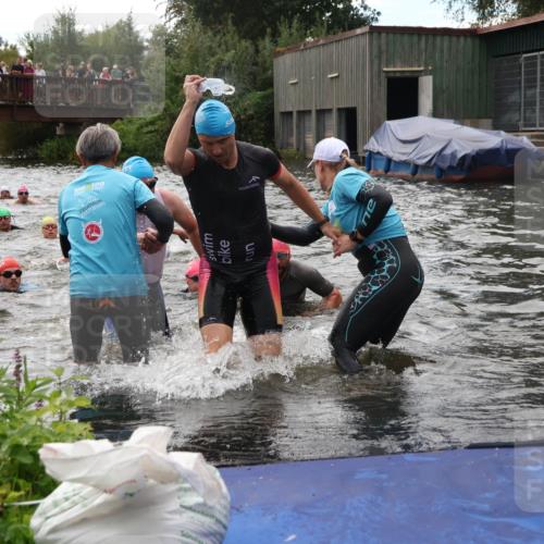 31.08.2025 - Elbe Triathlon Hamburg Luisa Fischer http://msf.ph/oto/8679813 31.08.2025 14:04:25 Schwimmen 121, 123, 135, 141, 143, 152, 156 meine-sportfotos.de