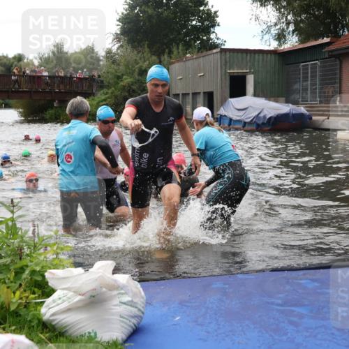 31.08.2025 - Elbe Triathlon Hamburg Luisa Fischer http://msf.ph/oto/8679816 31.08.2025 14:04:25 Schwimmen 121, 123, 135, 141, 143, 152, 156 meine-sportfotos.de