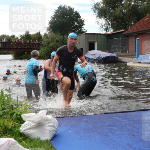 31.08.2025 - Elbe Triathlon Hamburg Luisa Fischer http://msf.ph/oto/8679818 31.08.2025 14:04:26 Schwimmen 121, 123, 124, 135, 141, 143, 152, 156 meine-sportfotos.de