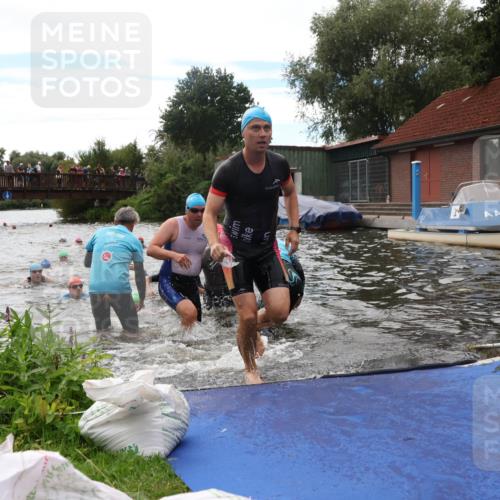 31.08.2025 - Elbe Triathlon Hamburg Luisa Fischer http://msf.ph/oto/8679819 31.08.2025 14:04:26 Schwimmen 121, 123, 124, 135, 141, 143, 152, 156 meine-sportfotos.de