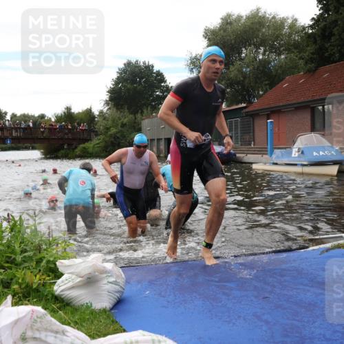 31.08.2025 - Elbe Triathlon Hamburg Luisa Fischer http://msf.ph/oto/8679822 31.08.2025 14:04:26 Schwimmen 121, 123, 124, 135, 141, 143, 152, 156 meine-sportfotos.de