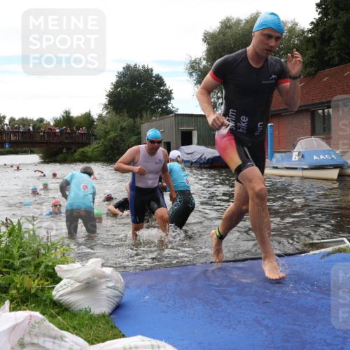 31.08.2025 - Elbe Triathlon Hamburg Luisa Fischer http://msf.ph/oto/8679823 31.08.2025 14:04:27 Schwimmen 121, 123, 124, 132, 135, 141, 143, 152, 156 meine-sportfotos.de