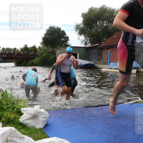 31.08.2025 - Elbe Triathlon Hamburg Luisa Fischer http://msf.ph/oto/8679826 31.08.2025 14:04:27 Schwimmen 121, 123, 124, 132, 135, 141, 143, 152, 156 meine-sportfotos.de