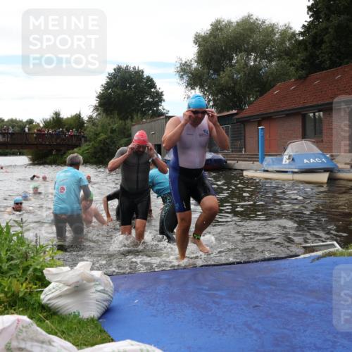 31.08.2025 - Elbe Triathlon Hamburg Luisa Fischer http://msf.ph/oto/8679829 31.08.2025 14:04:28 Schwimmen 121, 123, 124, 132, 135, 141, 143, 152, 156 meine-sportfotos.de