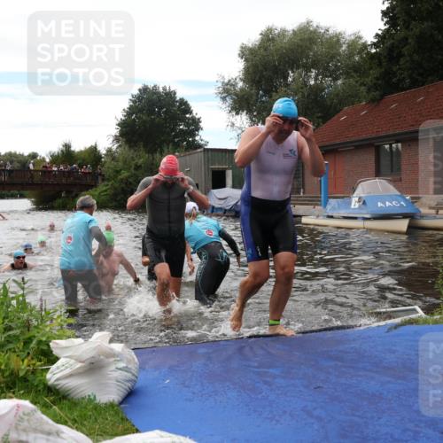 31.08.2025 - Elbe Triathlon Hamburg Luisa Fischer http://msf.ph/oto/8679831 31.08.2025 14:04:28 Schwimmen 121, 123, 124, 132, 135, 141, 143, 152, 156 meine-sportfotos.de