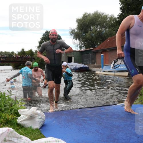 31.08.2025 - Elbe Triathlon Hamburg Luisa Fischer http://msf.ph/oto/8679836 31.08.2025 14:04:29 Schwimmen 121, 123, 124, 132, 135, 141, 143, 152, 156 meine-sportfotos.de