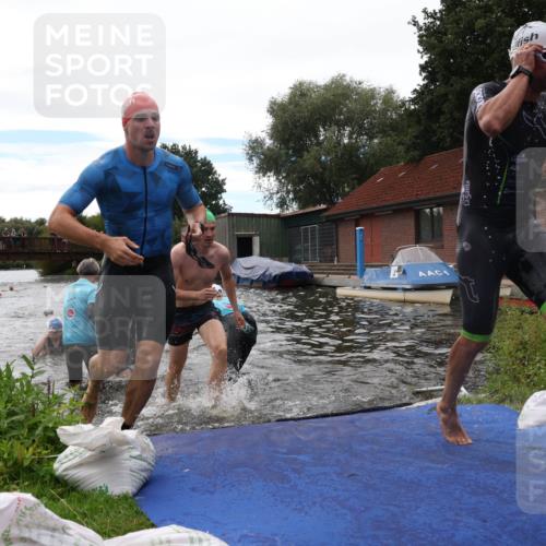 31.08.2025 - Elbe Triathlon Hamburg Luisa Fischer http://msf.ph/oto/8679863 31.08.2025 14:04:35 Schwimmen 123, 124, 125, 129, 132, 141, 152, 155, 161 meine-sportfotos.de