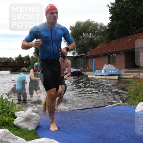 31.08.2025 - Elbe Triathlon Hamburg Luisa Fischer http://msf.ph/oto/8679865 31.08.2025 14:04:36 Schwimmen 123, 124, 125, 129, 132, 141, 150, 152, 155, 161 meine-sportfotos.de