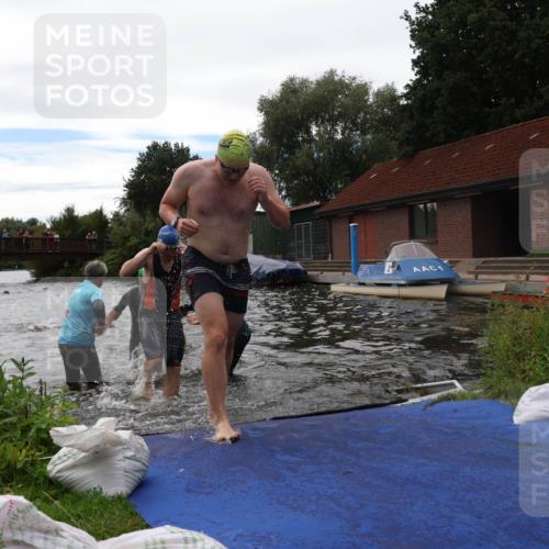31.08.2025 - Elbe Triathlon Hamburg Luisa Fischer http://msf.ph/oto/8679887 31.08.2025 14:04:40 Schwimmen 124, 125, 129, 132, 146, 150, 155, 161 meine-sportfotos.de