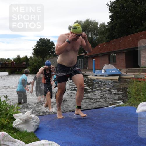 31.08.2025 - Elbe Triathlon Hamburg Luisa Fischer http://msf.ph/oto/8679889 31.08.2025 14:04:41 Schwimmen 125, 129, 130, 132, 146, 150, 155, 161 meine-sportfotos.de