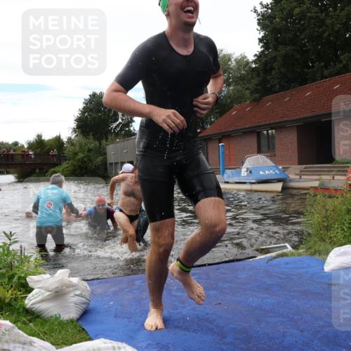 31.08.2025 - Elbe Triathlon Hamburg Luisa Fischer http://msf.ph/oto/8679904 31.08.2025 14:04:43 Schwimmen 125, 129, 130, 146, 150, 155, 161 meine-sportfotos.de