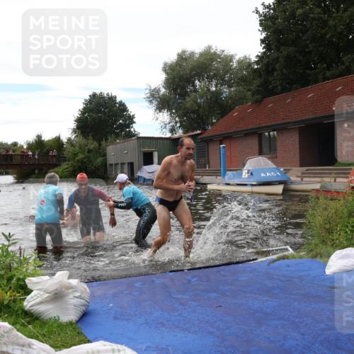 31.08.2025 - Elbe Triathlon Hamburg Luisa Fischer http://msf.ph/oto/8679908 31.08.2025 14:04:44 Schwimmen 125, 129, 130, 146, 150, 155, 161 meine-sportfotos.de