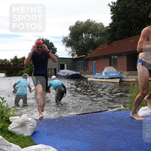 31.08.2025 - Elbe Triathlon Hamburg Luisa Fischer http://msf.ph/oto/8679916 31.08.2025 14:04:46 Schwimmen 125, 129, 130, 146, 150, 155 meine-sportfotos.de