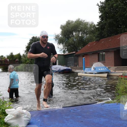 31.08.2025 - Elbe Triathlon Hamburg Luisa Fischer http://msf.ph/oto/8679929 31.08.2025 14:04:51 Schwimmen 130, 146 meine-sportfotos.de
