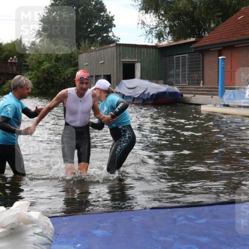 31.08.2025 - Elbe Triathlon Hamburg Luisa Fischer http://msf.ph/oto/8679935 31.08.2025 14:05:09 Schwimmen 140 meine-sportfotos.de