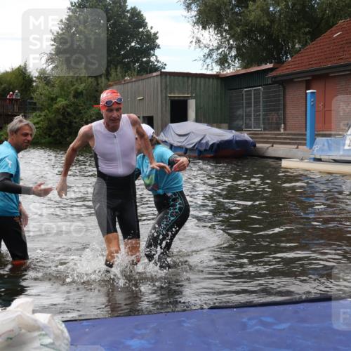 31.08.2025 - Elbe Triathlon Hamburg Luisa Fischer http://msf.ph/oto/8679937 31.08.2025 14:05:09 Schwimmen 140 meine-sportfotos.de