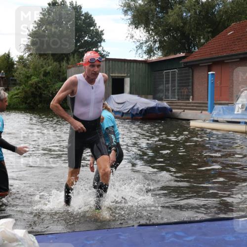 31.08.2025 - Elbe Triathlon Hamburg Luisa Fischer http://msf.ph/oto/8679938 31.08.2025 14:05:09 Schwimmen 140 meine-sportfotos.de