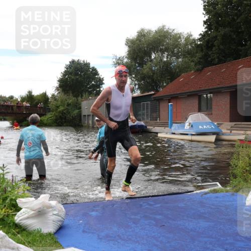 31.08.2025 - Elbe Triathlon Hamburg Luisa Fischer http://msf.ph/oto/8679941 31.08.2025 14:05:10 Schwimmen 140 meine-sportfotos.de