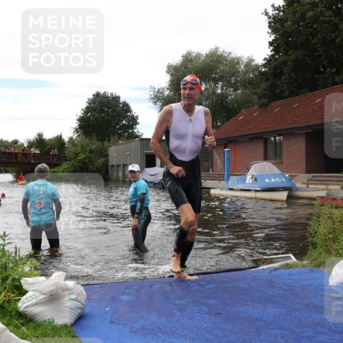 31.08.2025 - Elbe Triathlon Hamburg Luisa Fischer http://msf.ph/oto/8679942 31.08.2025 14:05:10 Schwimmen 140 meine-sportfotos.de