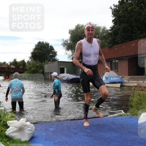 31.08.2025 - Elbe Triathlon Hamburg Luisa Fischer http://msf.ph/oto/8679944 31.08.2025 14:05:11 Schwimmen 140 meine-sportfotos.de