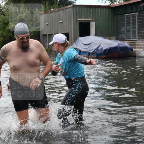 31.08.2025 - Elbe Triathlon Hamburg Luisa Fischer http://msf.ph/oto/8679949 31.08.2025 14:05:21 Schwimmen 142, 149 meine-sportfotos.de