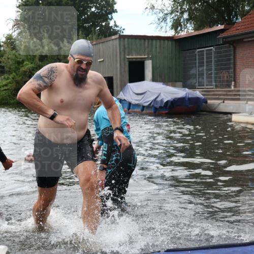 31.08.2025 - Elbe Triathlon Hamburg Luisa Fischer http://msf.ph/oto/8679951 31.08.2025 14:05:21 Schwimmen 142, 149 meine-sportfotos.de