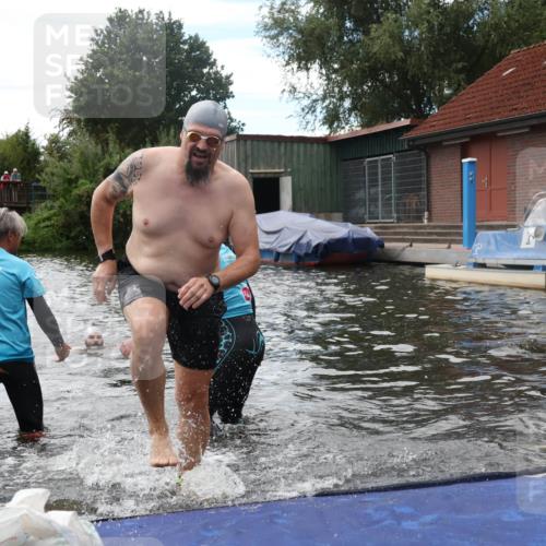 31.08.2025 - Elbe Triathlon Hamburg Luisa Fischer http://msf.ph/oto/8679953 31.08.2025 14:05:21 Schwimmen 142, 149 meine-sportfotos.de