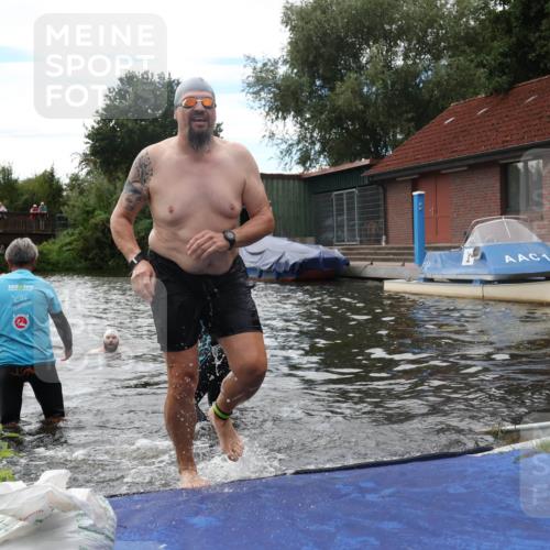 31.08.2025 - Elbe Triathlon Hamburg Luisa Fischer http://msf.ph/oto/8679954 31.08.2025 14:05:22 Schwimmen 126, 142, 149 meine-sportfotos.de