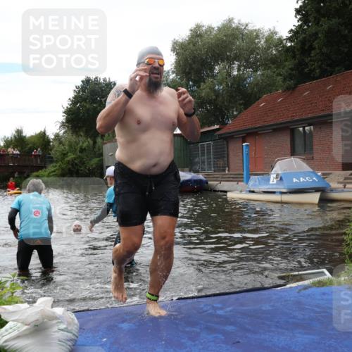31.08.2025 - Elbe Triathlon Hamburg Luisa Fischer http://msf.ph/oto/8679955 31.08.2025 14:05:22 Schwimmen 126, 142, 149 meine-sportfotos.de