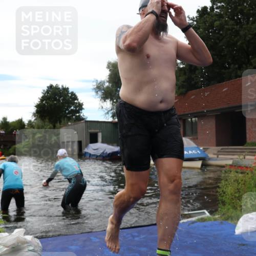 31.08.2025 - Elbe Triathlon Hamburg Luisa Fischer http://msf.ph/oto/8679960 31.08.2025 14:05:23 Schwimmen 126, 142, 149 meine-sportfotos.de