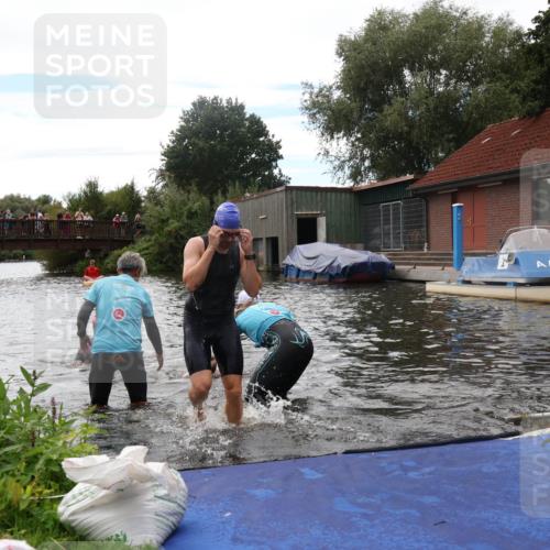31.08.2025 - Elbe Triathlon Hamburg Luisa Fischer http://msf.ph/oto/8679969 31.08.2025 14:05:27 Schwimmen 126, 142, 149, 158 meine-sportfotos.de