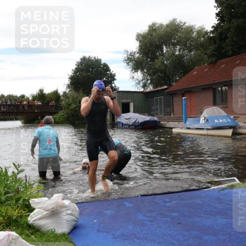 31.08.2025 - Elbe Triathlon Hamburg Luisa Fischer http://msf.ph/oto/8679974 31.08.2025 14:05:28 Schwimmen 126, 149, 158 meine-sportfotos.de
