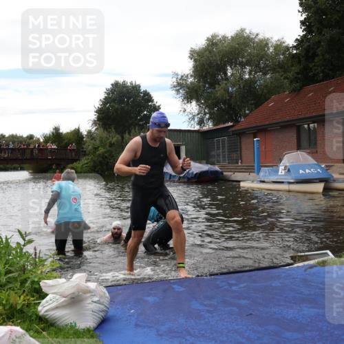 31.08.2025 - Elbe Triathlon Hamburg Luisa Fischer http://msf.ph/oto/8679975 31.08.2025 14:05:28 Schwimmen 126, 149, 158 meine-sportfotos.de